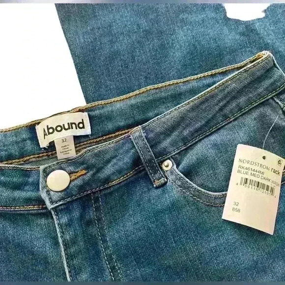 NWT ABOUND Mid Rise Flare Jeans - Women's Size 32 - Picture 5 of 5